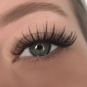 Limpieza adecuada de extensiones de pestañas